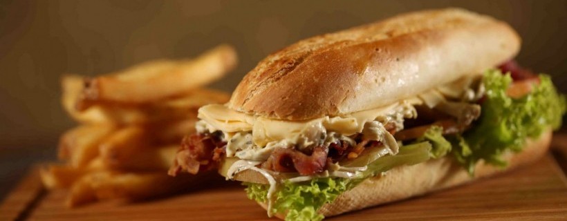 Sandwich de lomito, un gran platillo argentino para los amantes de la carne